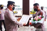 Kapolresta Samarinda memberikan 