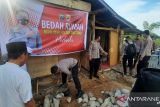 Polda Sulteng  sulap bekas kandang kambing jadi rumah layak huni
