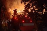 Bangunan eks penginapan kawasan Pasar PBB Muara Teweh terbakar