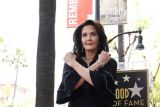 Lynda Carter rilis lagu 'Human and Divine'