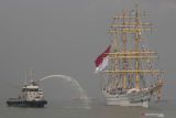  KRI Bima Suci berlayar menuju Dermaga Madura, Koarmada II, Surabaya, Jawa Timur, Selasa (2/11/2021). KRI Bima Suci bersama Satgas Kartika Jala Krida Taruna Akademi Angkatan Laut (AAL) Tingkat III Angkatan ke-68 kembali di Surabaya usai melakukan pelayaran selama 99 hari mengarungi lautan nusantara. Antara Jatim/Didik Suhartono/zk