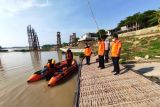 Tim BPBD lanjutkan pencarian korban hilang perahu terbalik di Bojonegoro