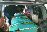 Jenazah Vanessa Angel dibawa ke pemakaman usai dishalatkan di Masjid Permata Qolbu