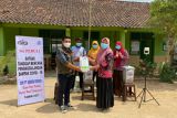 Semen Gresik salurkan perlengkapan prokes ke sekolah
