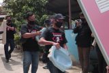 Sahabat Ganjar renovasi toilet umum dan berikan bansos di Lampung