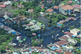 Foto Pantauan udara kondisi banjir di Kabupaten Sintang, Senin (8/11). Sejumlah permukiman warga dan fasilitas publik di Kabupaten Sintang tampak terkena banjir yang mulai terjadi sejak pekan lalu dan hingga kini belum surut. ANTARA/HO-Capt Amardio.