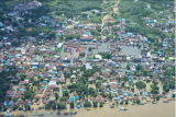 Foto Pantauan udara kondisi banjir di Kabupaten Sintang, Senin (8/11). Sejumlah permukiman warga dan fasilitas publik di Kabupaten Sintang tampak terkena banjir yang mulai terjadi sejak pekan lalu dan hingga kini belum surut. ANTARA/HO-Capt Amardio.