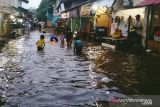 Permukiman di Mampang Jakarta kembali banjir saat hujan deras Sabtu sore