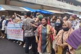 PKL di Jalan Bukittinggi tolak penggusuran kios oleh Pemkot Bandarlampung