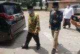 Ketua Umum Pengurus Besar Nahdlatul Ulama (PBNU) KH Said Aqil Siradj (kiri) menghadiri orasi ilmiah di Pondok Pesantren Lirboyo, Kota Kediri, Jawa Timur, Kamis (18/11/2021). Ketua Umum PBNU melakukan safari ke sejumlah pondok pesantren besar di Jawa Timur menjelang muktamar Nahdlatul Ulama ke-34 pada Desember 2021 mendatang. Antara Jaitm/Prasetia Fauzani/zk