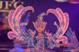  Model mengikuti International World Kids Carnival (WKC) di Jember, Jawa Timur, Minggu (21/11/2021). International WKC diikuti sejumlah negara secara daring dan luring yang merupakan rangkaian Jember Fashion Carnaval. Antara Jatim/Seno/zk