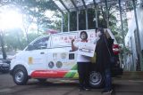 ILUNI FEB UI donasikan satu unit ambulans ke Gugus Tugas Dompet Dhuafa