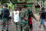 Kedekatan satgas Yonif 131 dengan warga Kibay membangun kampung