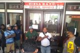 FPHS Tsingwarop segel ruang kerja Bupati Mimika