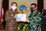 Bupati Selayar serahkan sertifikat tanah untuk pembangunan Markas Komando TNI AL
