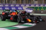 Hamilton redam Max Verstappen di tengah kacaunya GP Arab Saudi