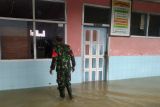 Kodim 1402/Polewali Mandar kerahkan Babinsa bantu warga korban banjir