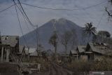  Kondisi rumah warga yang rusak akibat awan panas guguran Gunung Semeru di Dusun Curah Kobokan, Pronojiwo, Lumajang, Jawa Timur, Rabu (8/12/2021). Dusun Curah Koboan merupakan salah satu lokasi terparah terdampak awan panas guguran Gunung Semeru dan salah satu dusun terdekat dengan kawah Gunung Semeru. Antara Jatim/Zabur Karuru/zk