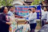 IKA Unram turun berbagi bantuan korban banjir Lombok Barat