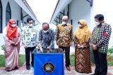 Ketua Dewan Pembina Yayasan Pendidikan dan Pembina Universitas Pancasila Siswono Yudo Husodo meresmikan Graha Layanan Kristen, rumah ibadah bagi umat Kristen Protestan di Lingkungan Kampus UP, Sabtu. (ANTARA/Foto:HO-Humas UP)