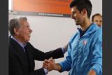 Djokovic lepas kepergian legenda tenis Spanyol  Manolo Santana