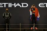 Angkat trofi juara dunia F1, Verstappen : tujuan hidup saya tercapai