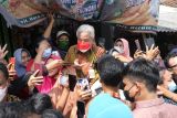 Gubernur Ganjar dikerubuti warga saat dampingi Presiden Jokowi kunjungi Blora