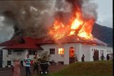 Kantor Inspektorat dan Dinas Kominfo Natuna terbakar