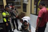 Asyik memikul kambing curian, pria di Lombok Tengah diciduk polisi