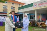 Yayasan INGG berikan 300 laptop bagi siswa SMK di Bukittinggi