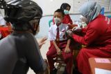 Ganjar observes COVID-19 child vaccinations in Semarang