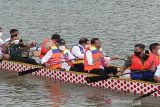 Presiden mendayung perahu naga di Bendungan Ladongi