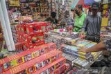 Penjualan Kembang Api Dan Terompet Tahun Baru