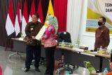 Bupati Tulang Bawang dapat penghargaan dari Gubernur Lampung terkait penurunan stunting
