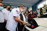 Gubernur Riau-PLN resmikan stasiun pengisian kendaraan listrik perdana