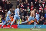 Liga Inggris - Manchester City kalahkan sepuluh pemain Arsenal