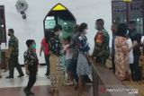 TNI ibadah bersama warga jemaat gereja Mayon Tembagapura Mimika