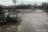 Banjir lahar dingin Gunung Semeru menerjang sejumlah desa di Lumajang, jembatan darurat putus