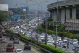 Kendaraan keluar Jakarta via tol rata-rata naik 2,7 persen