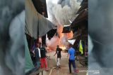 50 bangunan ludes dan satu warga meninggal akibat kebakaran Pasar Pundu