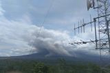 Gunung Semeru kembali meluncurkan awan panas guguran