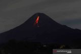 Guguran lava pijar Gunung Merapi meluncur ke barat daya sejauh 1,5 km