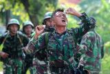 Prajurit Marinir mengikuti lomba lari lintas alam berjarak sekitar 8 km dalam rangkaian Binsat di kawasan Gedangan, Sidoarjo, Jawa Timur, Jumat (7/1/2022). Lomba  yang digelar dalam rangka memperingati HUT Ke-59 Brigif 2 Marinir tersebut bertujuan untuk mengevaluasi kinerja Brigif 2 Marinir dalam menghadapi tantangan ke depan dan membentuk prajurit yang loyalitas, profesional dan militan. Antara Jatim/Umarul Faruq/zk