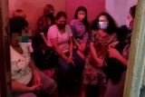 Praktik prostitusi berkedok kos-kosan di Bima terungkap, tiga pasangan baru setengah bugil