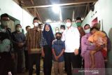 Anggota Wantimpres mengunjungi anak yatim piatu akibat COVID-19 di Bantul