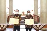 UGM menerima hibah truk ringan dari Hino Indonesia