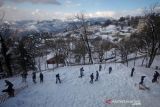 Sedikitnya 16 turis tewas akibat terjebak salju di bukit Pakistan