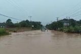 Jalan Jambi-Palembang KM 13 di  Muarojambi terendam banjir