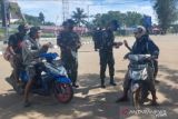 Satgas TNI Yonif 711 bagikan masker untuk warga di perbatasan RI-PNG