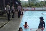 Polisi sisir pelanggar protokol kesehatan di objek wisata Sukabumi